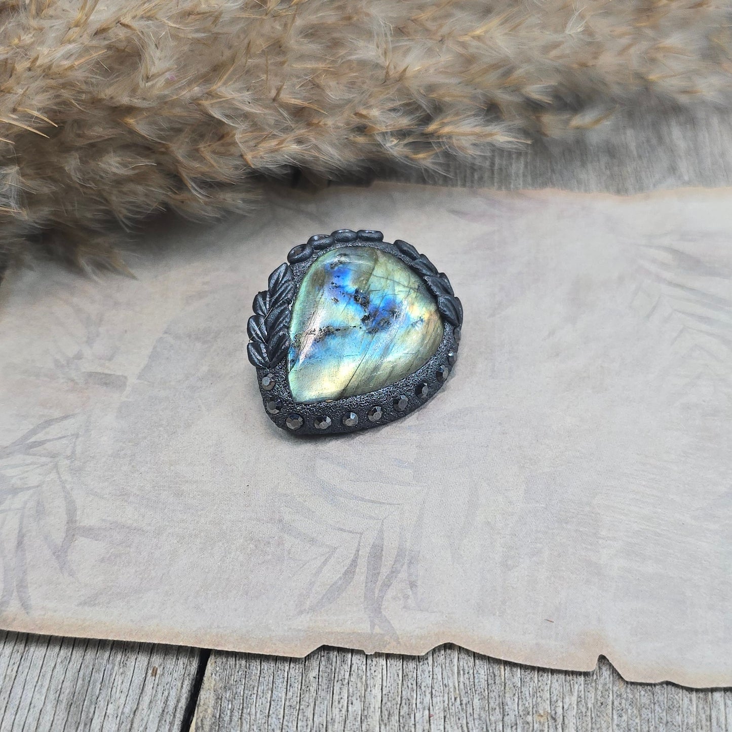 Sagė su labradoritu