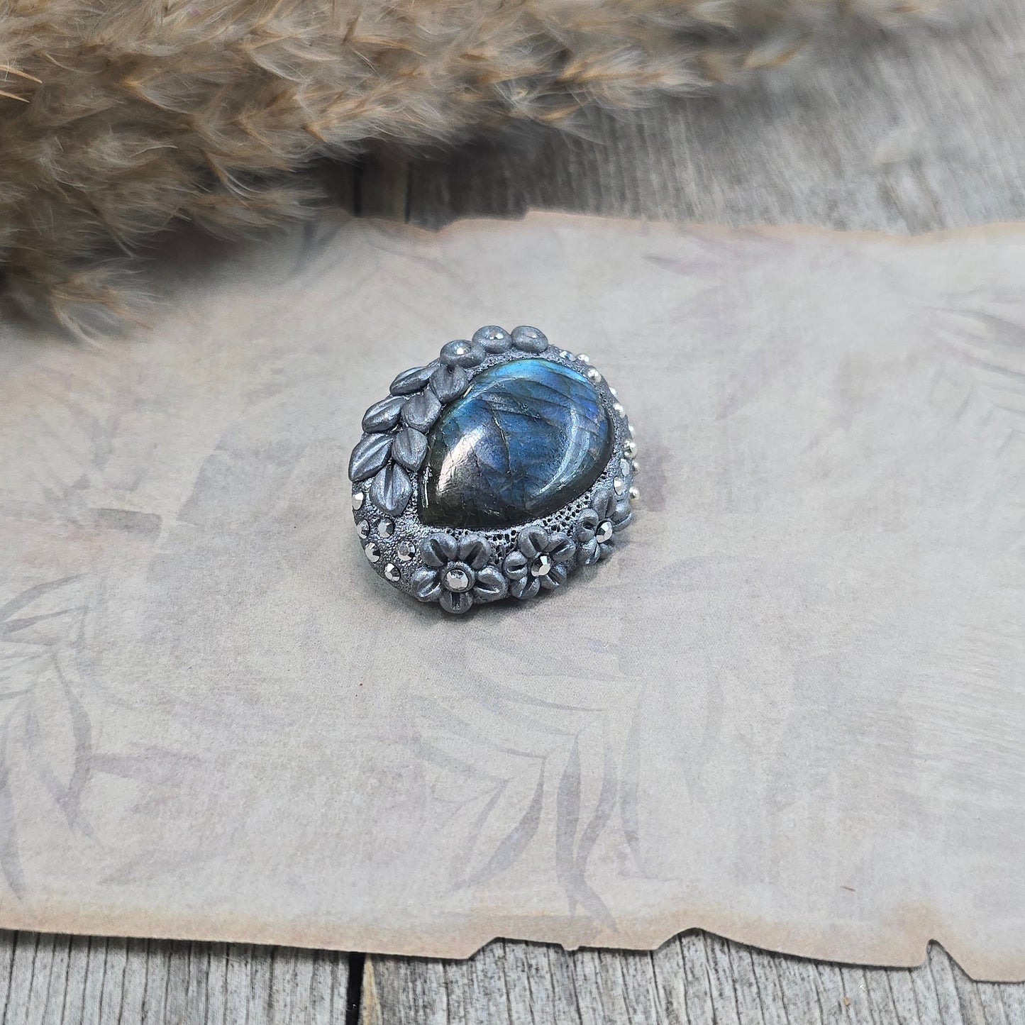 Sagė su labradoritu