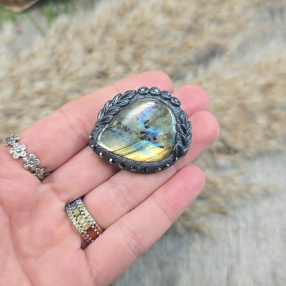 Sagė su labradoritu