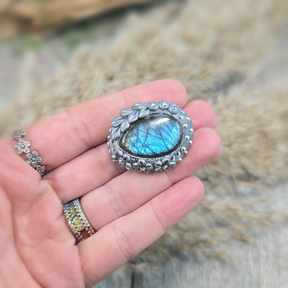 Sagė su labradoritu