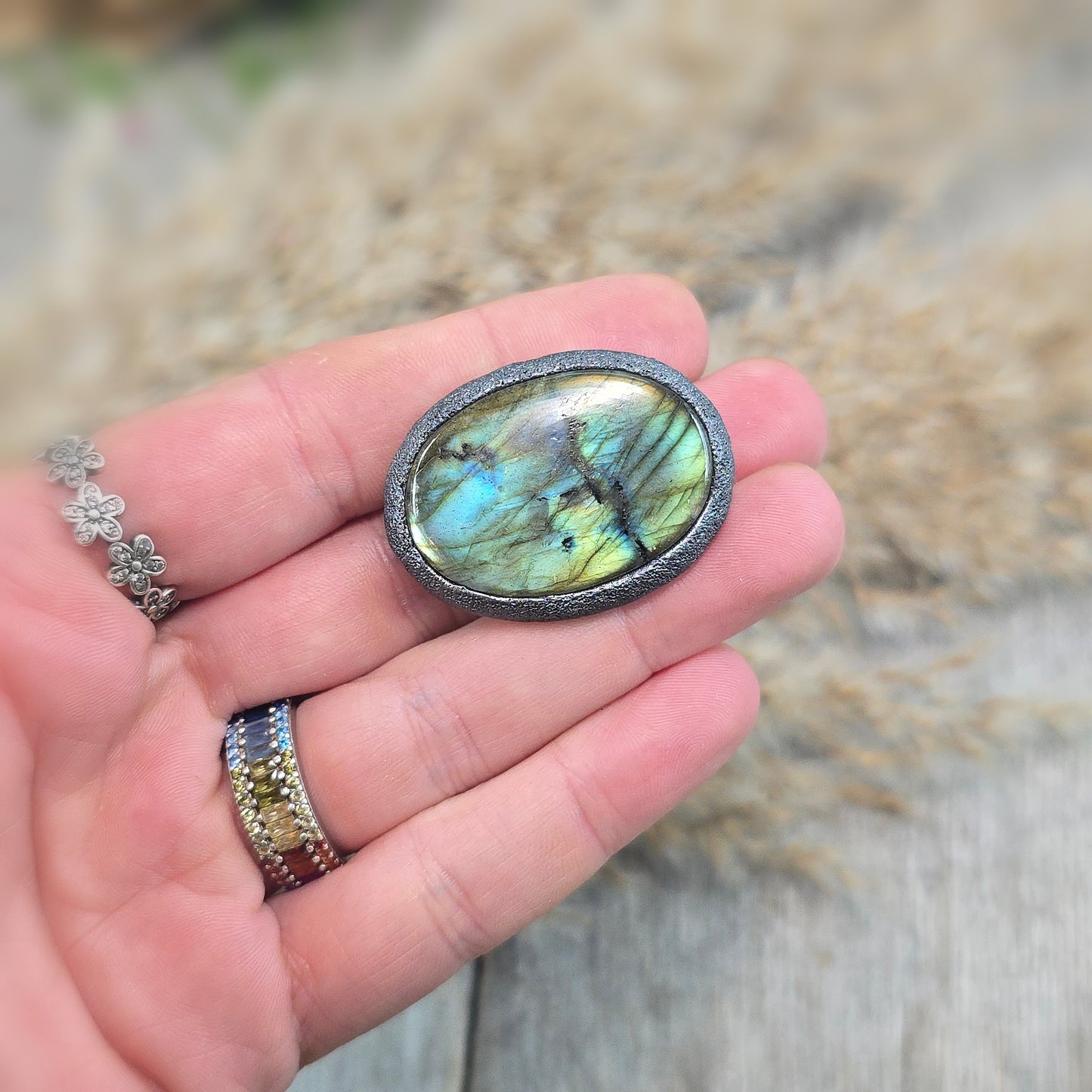 Sagė su labradoritu