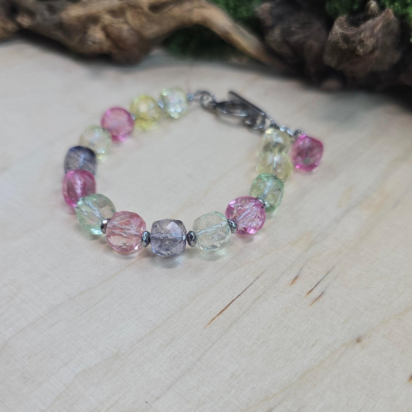 Apyrankė iš sintetinio (topazo imitacijos) akmens