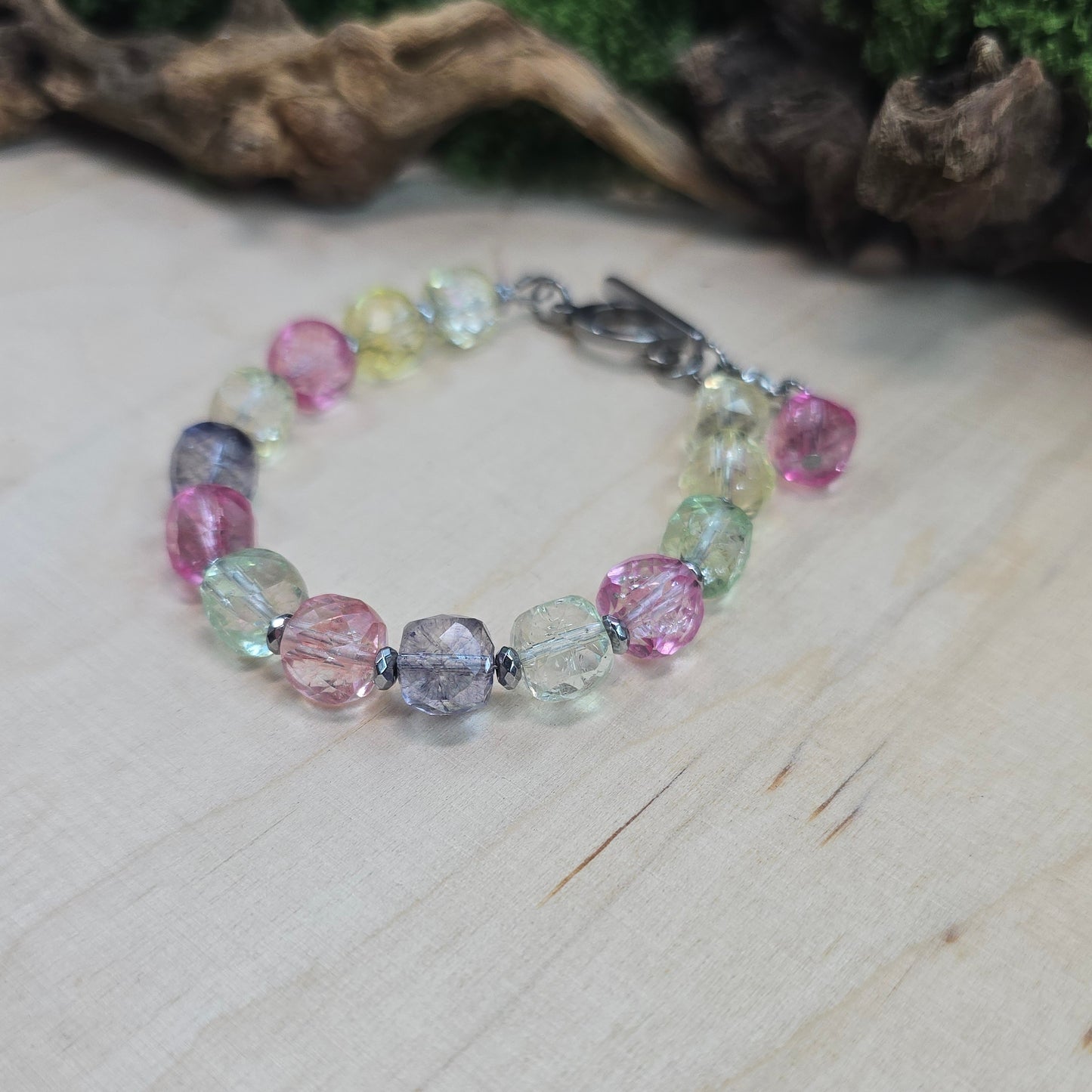 Apyrankė iš sintetinio (topazo imitacijos) akmens