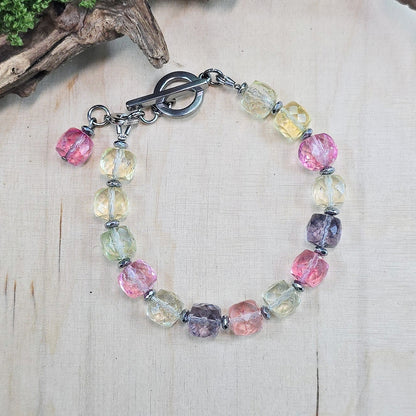 Apyrankė iš sintetinio (topazo imitacijos) akmens