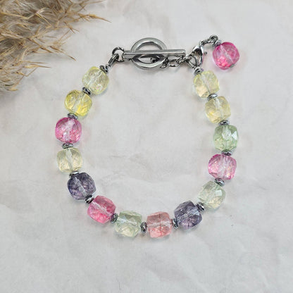 Apyrankė iš sintetinio (topazo imitacijos) akmens