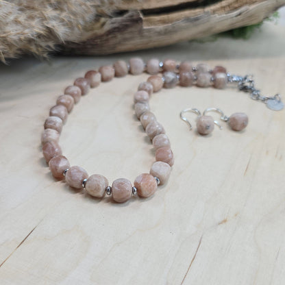 Komplektas iš saulės akmens