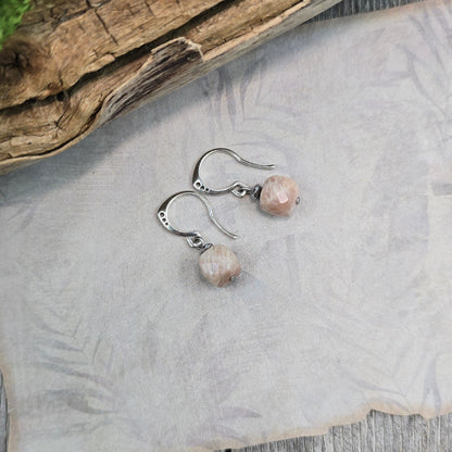 Komplektas iš saulės akmens