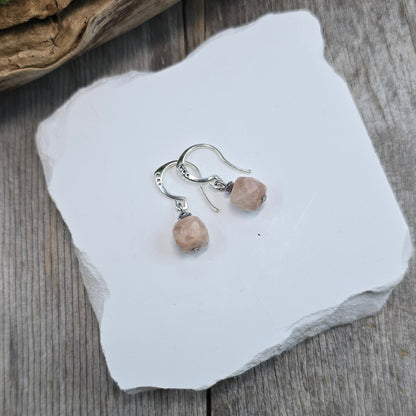 Komplektas iš saulės akmens