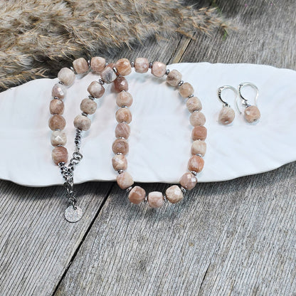 Komplektas iš saulės akmens