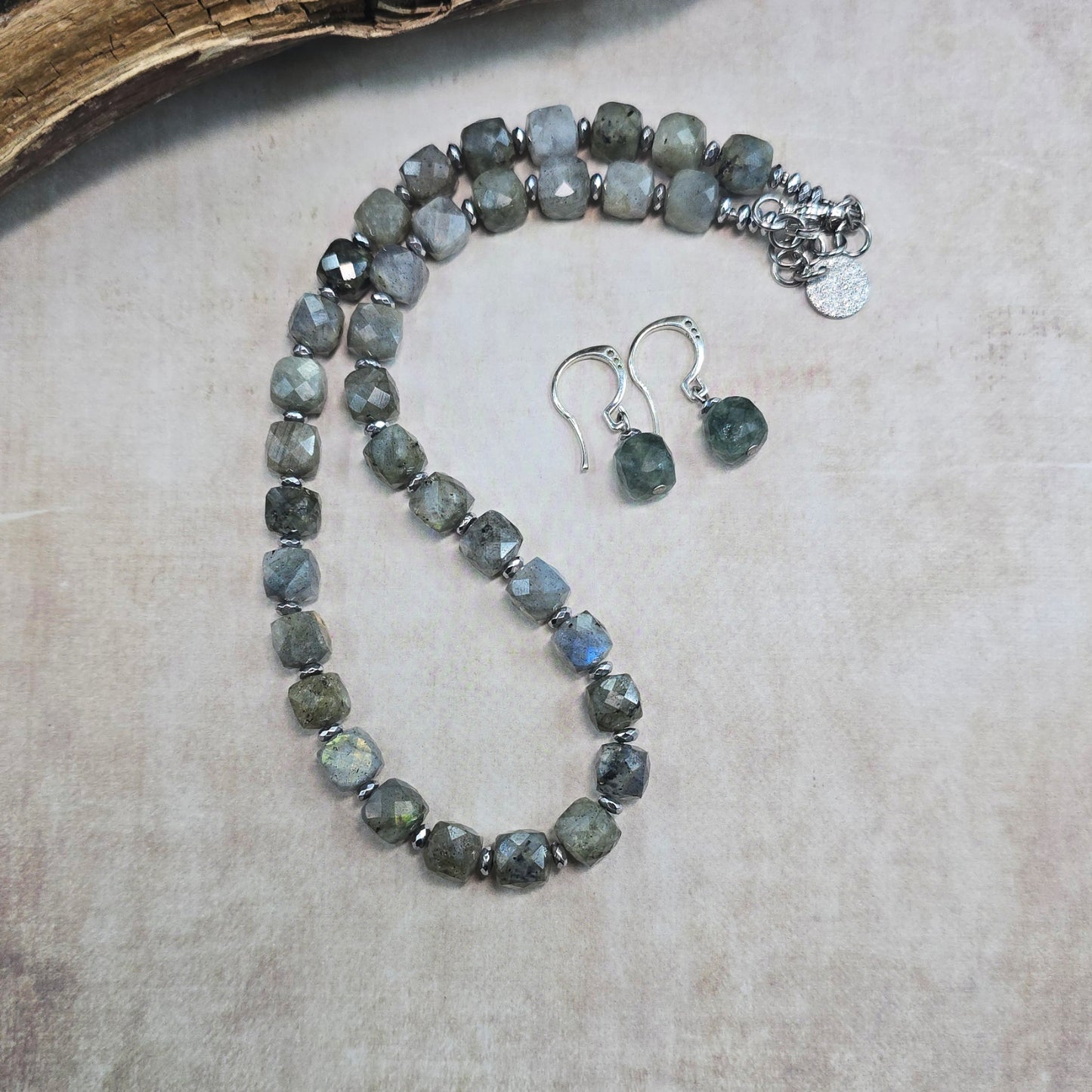 Labradorito komplektas (galima pirkti atskirai)