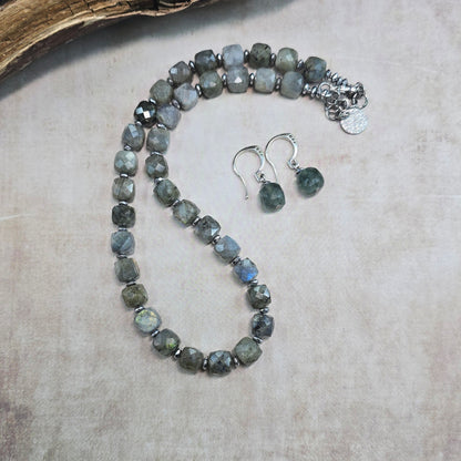 Labradorito komplektas (galima pirkti atskirai)