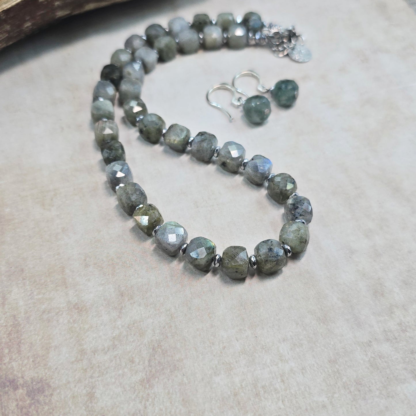 Labradorito komplektas (galima pirkti atskirai)