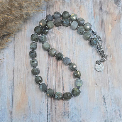 Labradorito komplektas (galima pirkti atskirai)