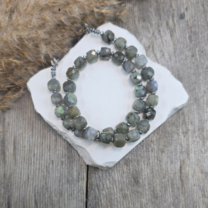 Labradorito komplektas (galima pirkti atskirai)