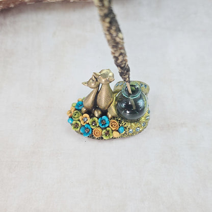 Smilkaline su labradoritu ir kačiukais