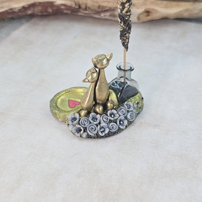 Smilkaline su labradoritu ir kačiukais (tinka kūginiams smilkalams)