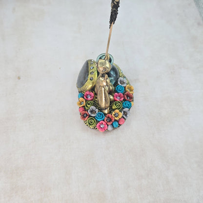 Smilkaline su labradoritu ir kačiukais