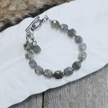 Labradorito apyrankė