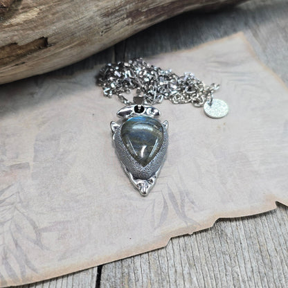 Labradorito pakabukas 'Strėlė'