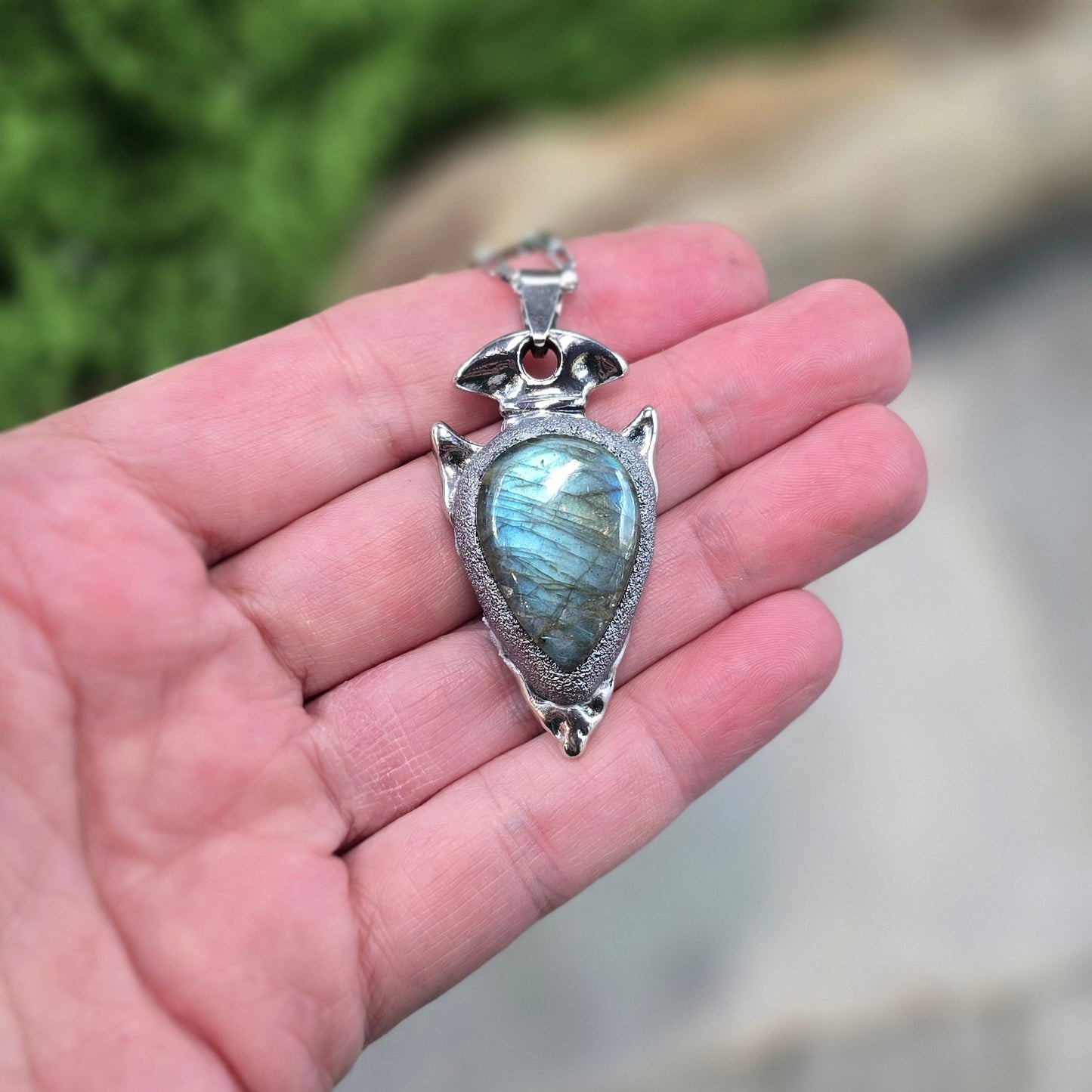 Labradorito pakabukas 'Strėlė'