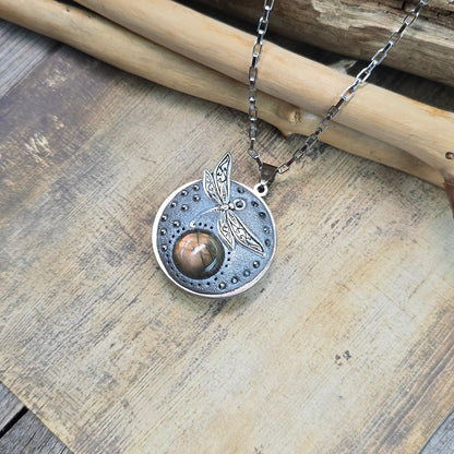 Dvipusis pakabukas su laumžirgiu