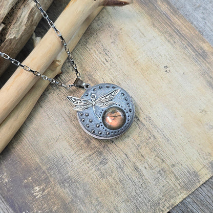 Dvipusis pakabukas su laumžirgiu