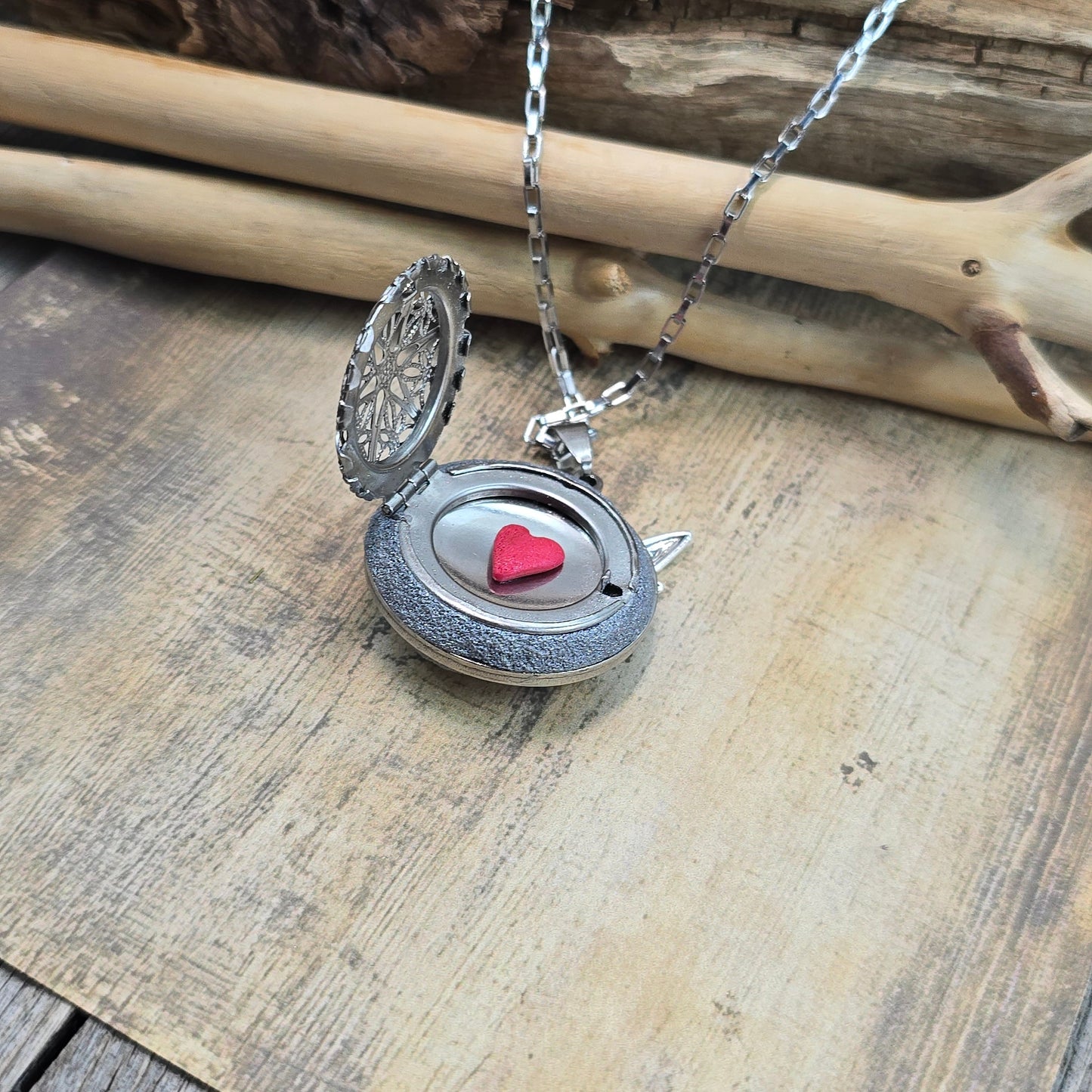 Dvipusis pakabukas su laumžirgiu