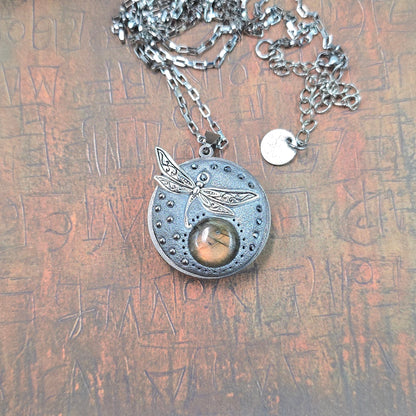 Dvipusis pakabukas su laumžirgiu