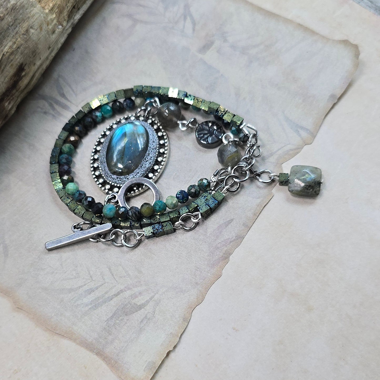 Labradorito apyrankė su turkio ir hematito karoliukais