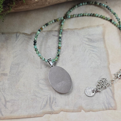 Trumpas vėrinys su labradoritu ir žalsvu turkiu