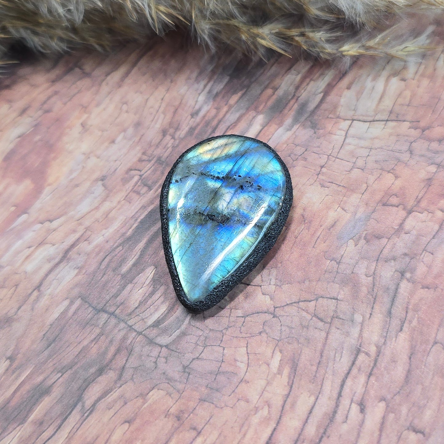 Labradoritas sargas, didesnis