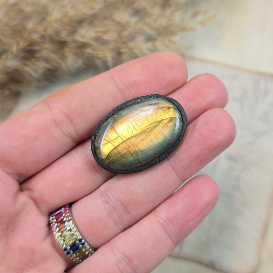 Labradoritas sargas, vidutinis