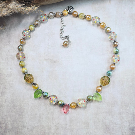 Spalvotas linksmas vėrinys