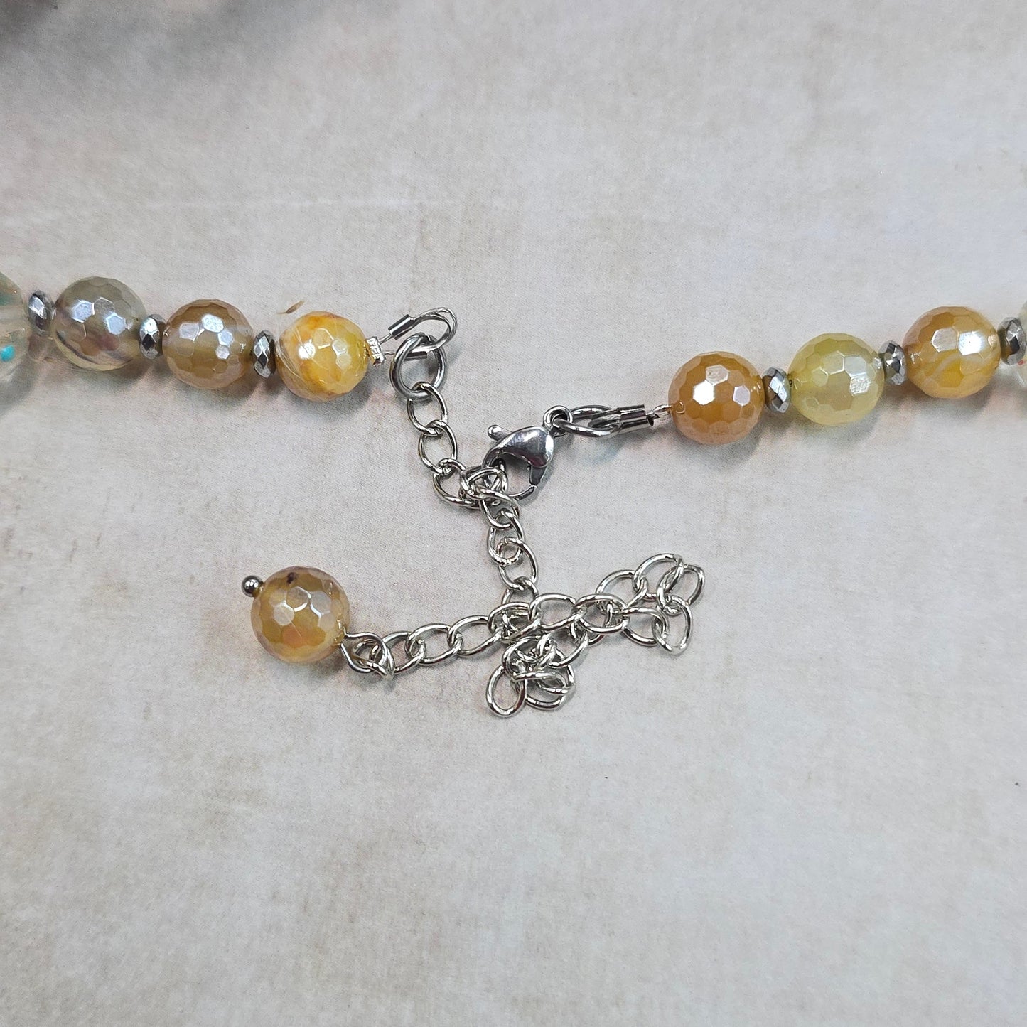 Spalvotas linksmas vėrinys