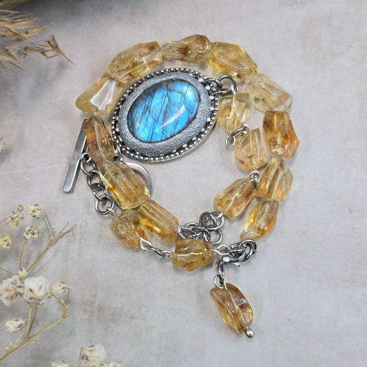 Labradorito apyrankė su citrinu