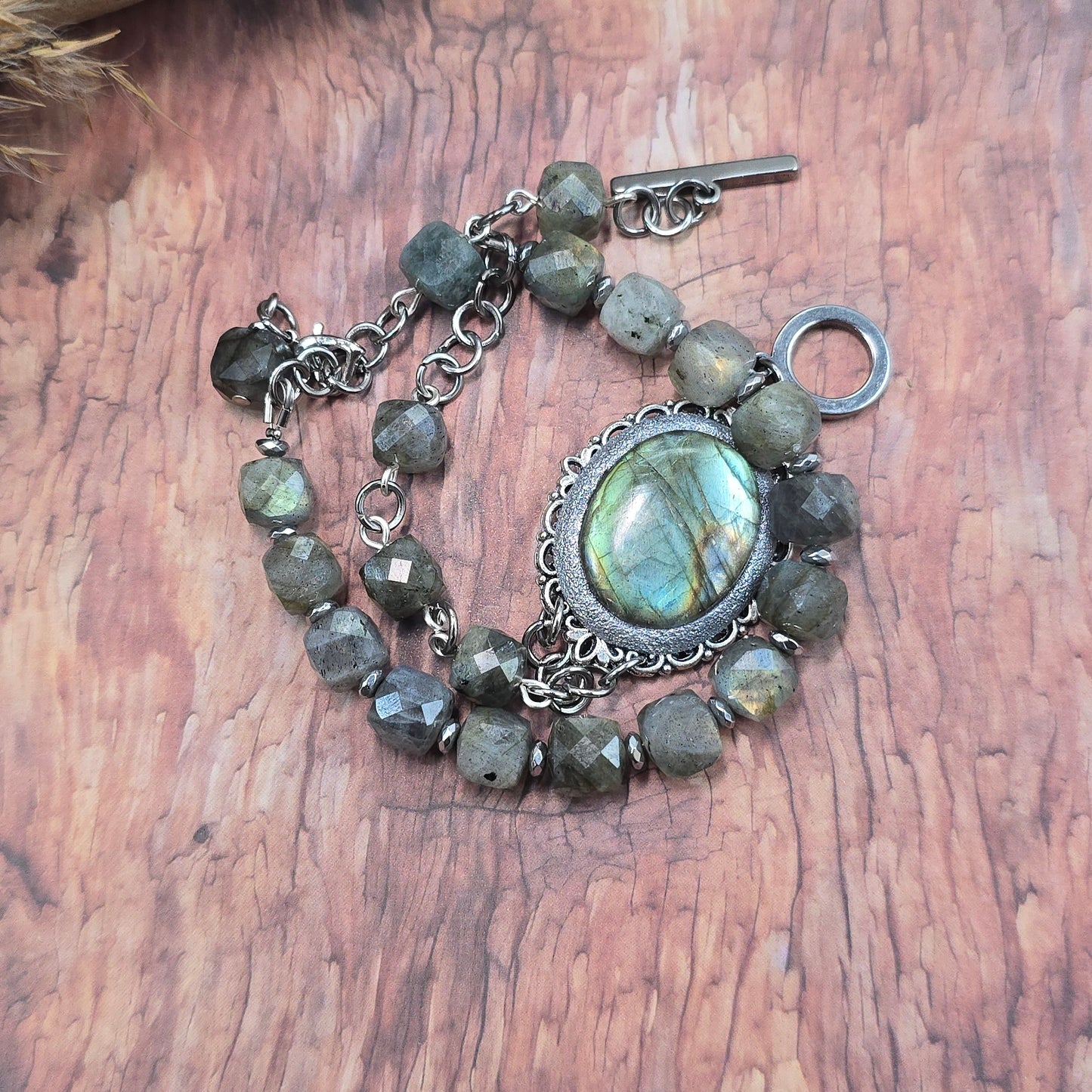 Labradorito apyrankė su labradorito karoliukais