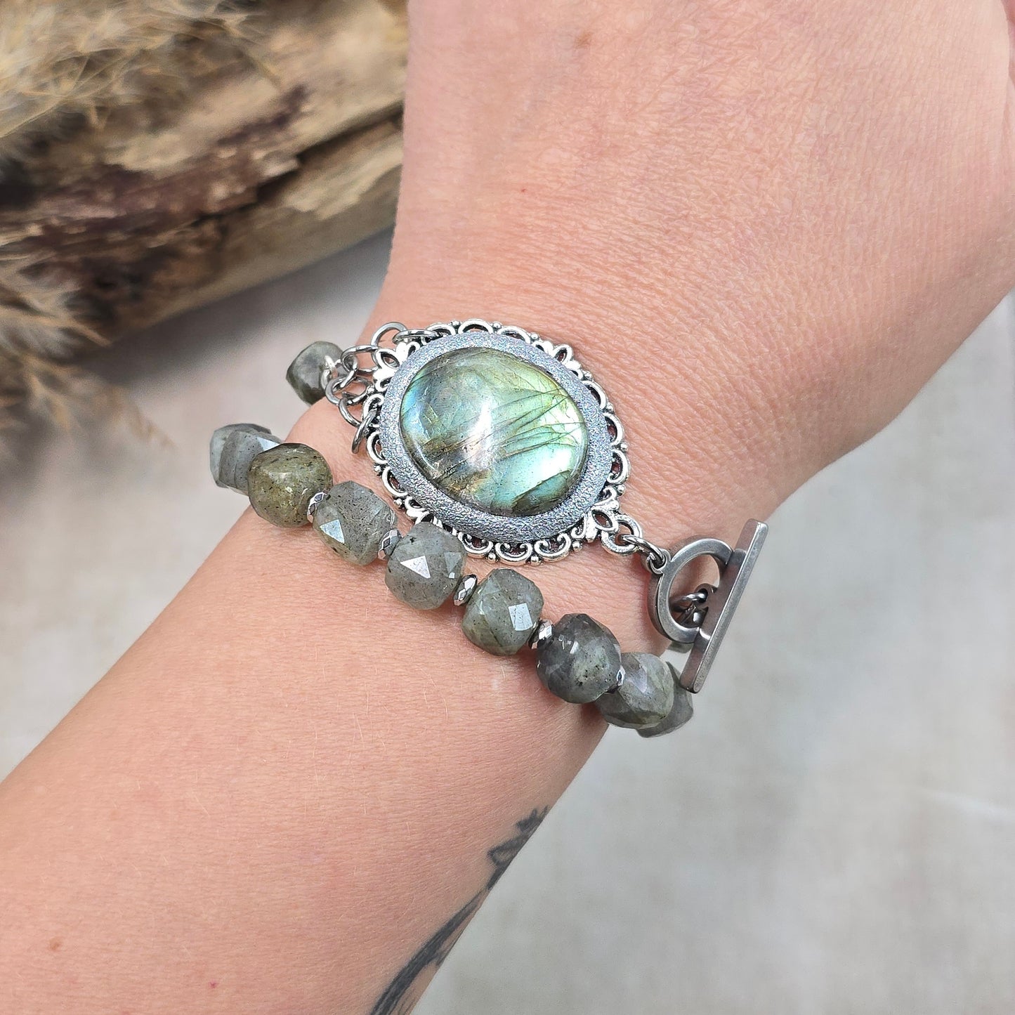 Labradorito apyrankė su labradorito karoliukais