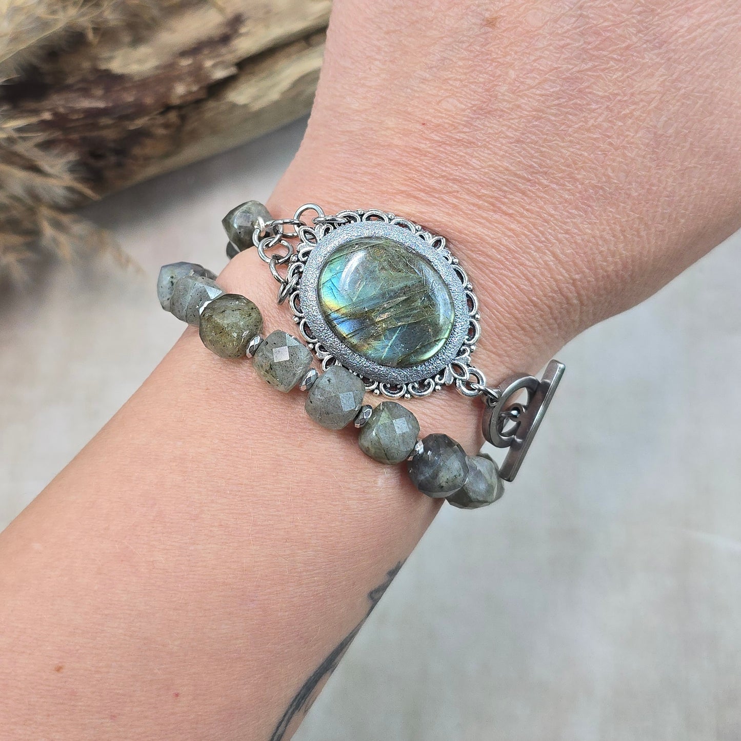 Labradorito apyrankė su labradorito karoliukais