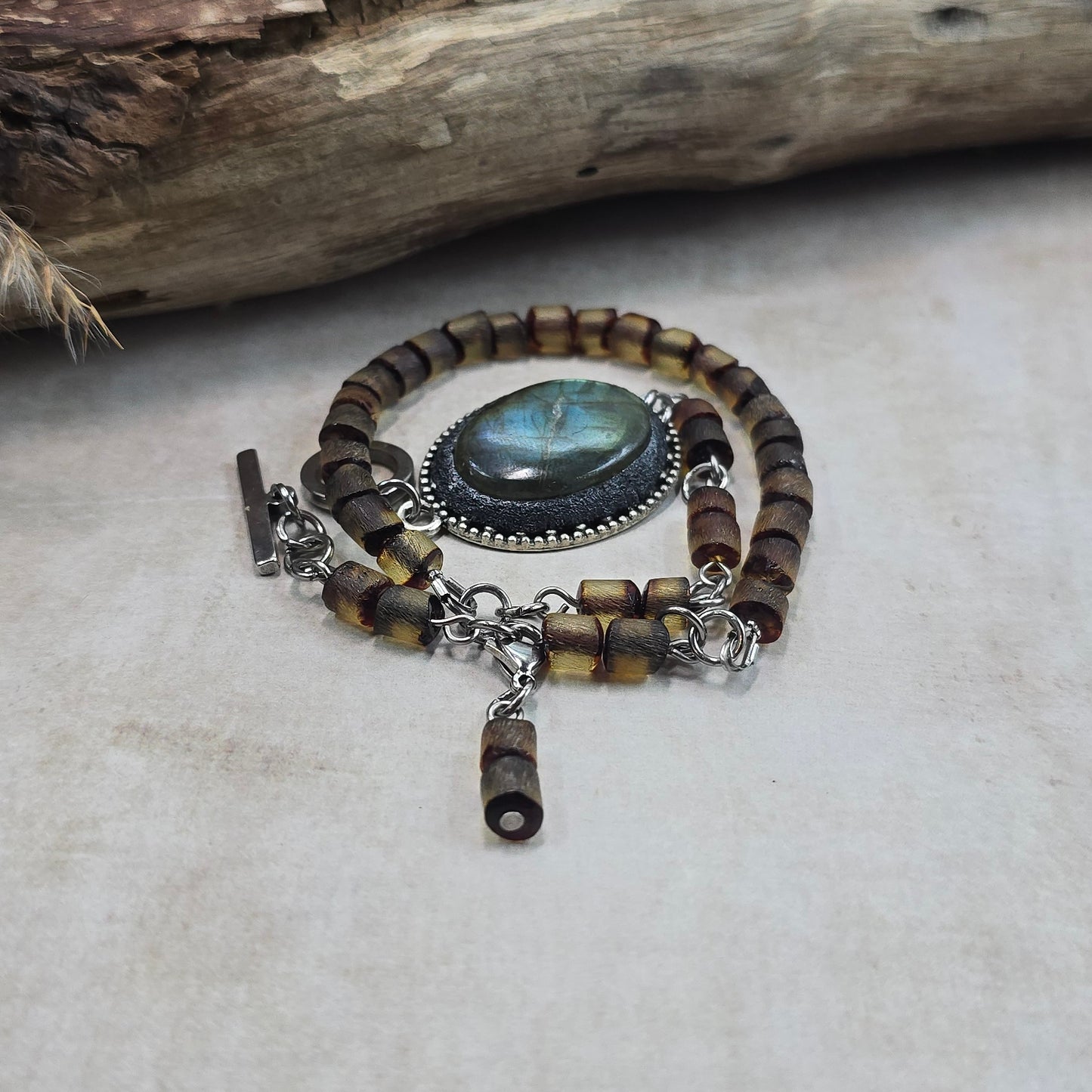 Labradorito apyrankė su gintaro karoliukais