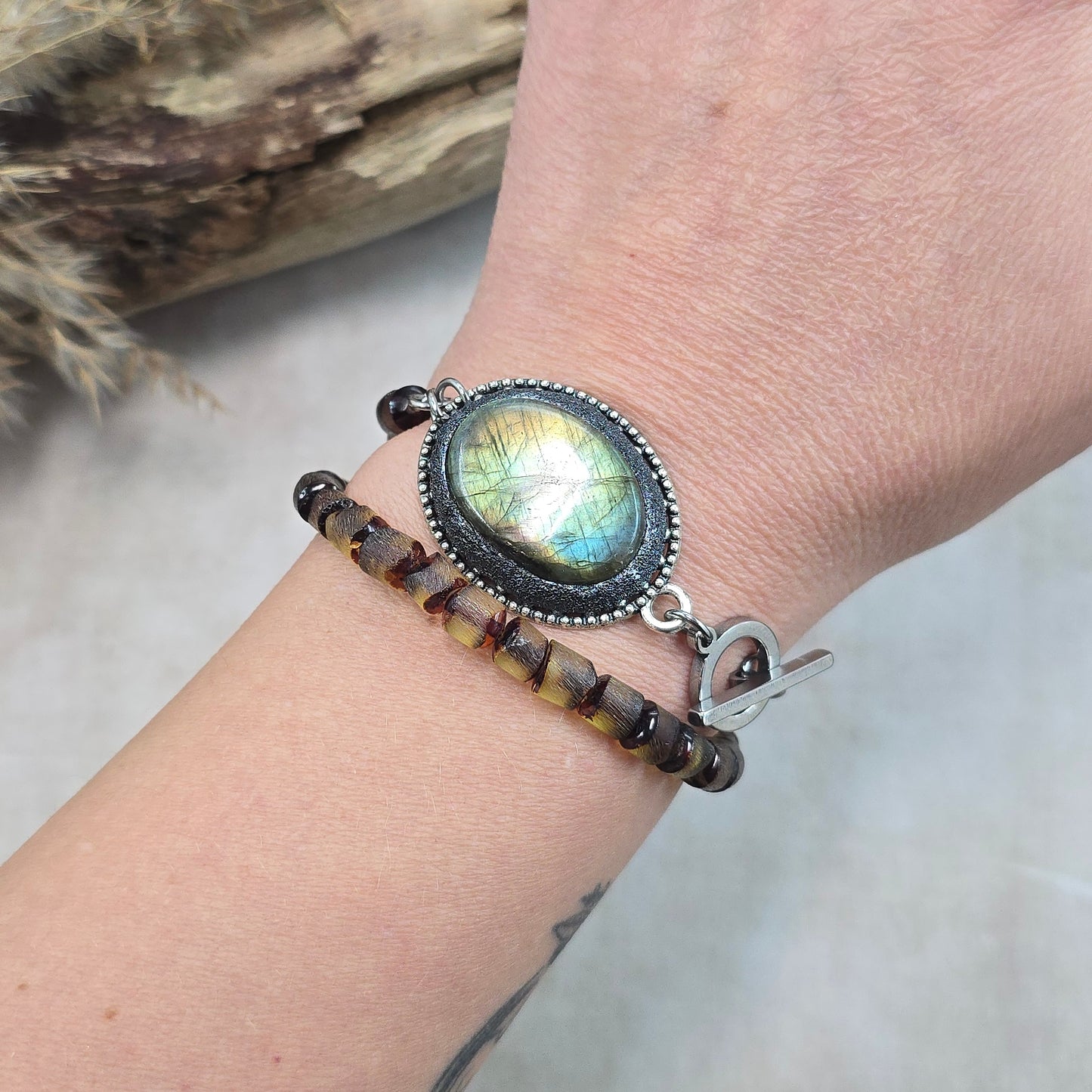 Labradorito apyrankė su gintaro karoliukais