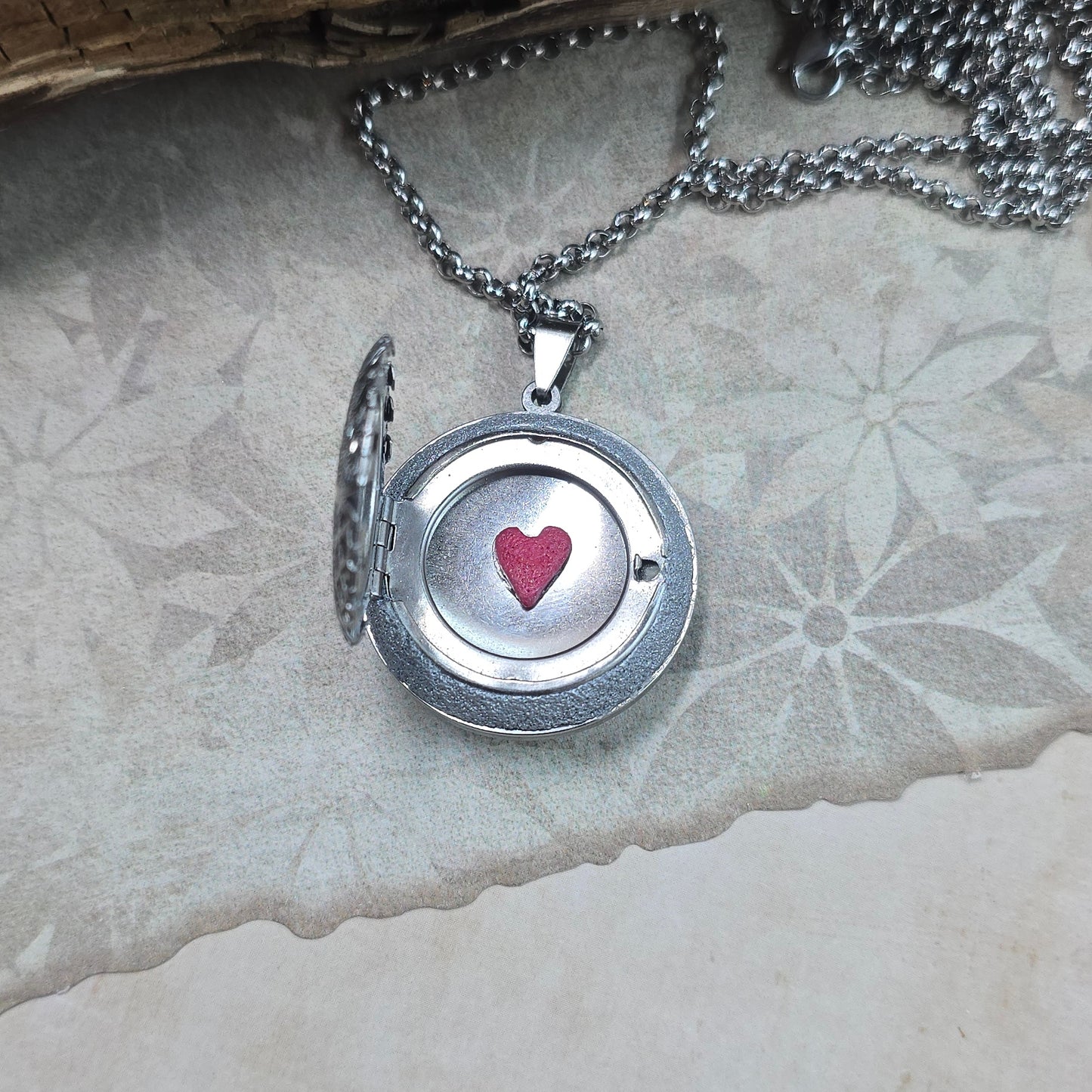 Dvipusis pakabukas su labradoritu ir laumžirgiu