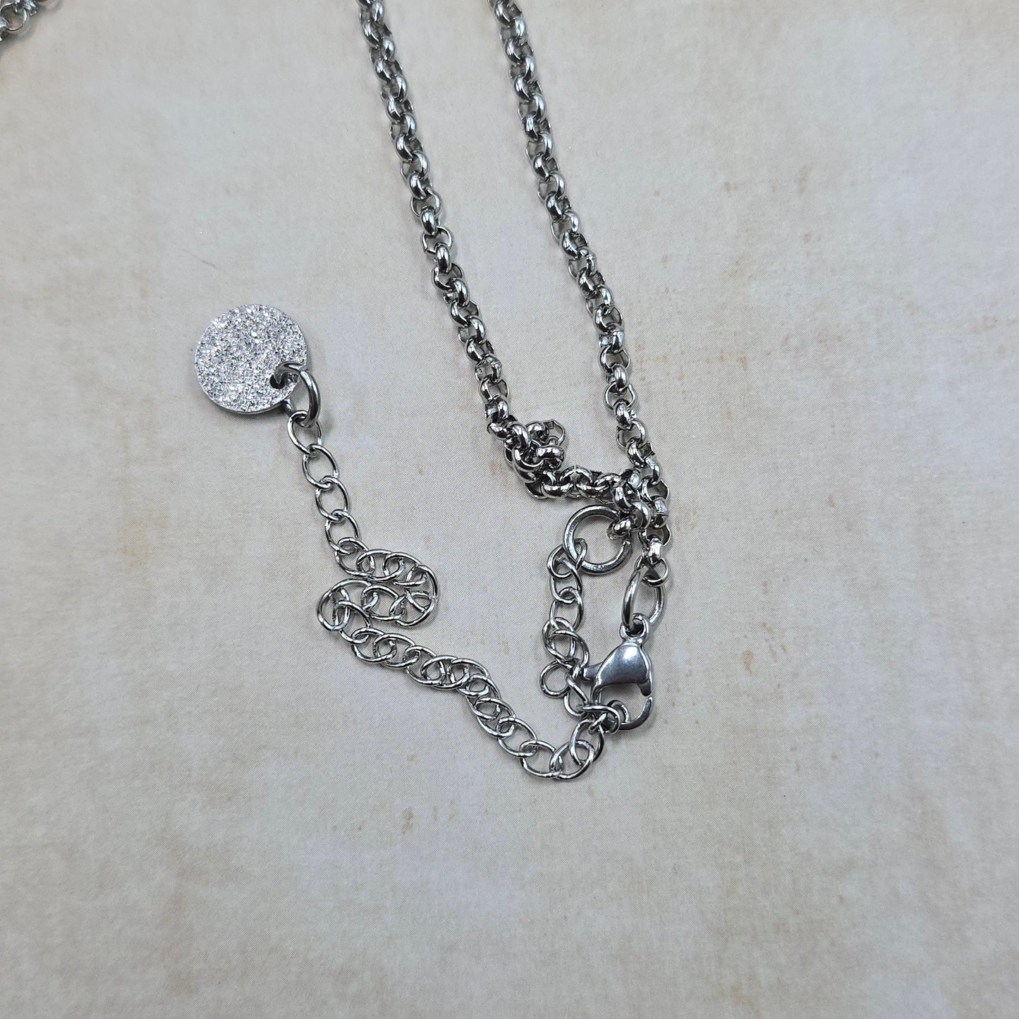 Dvipusis pakabukas su labradoritu ir laumžirgiu