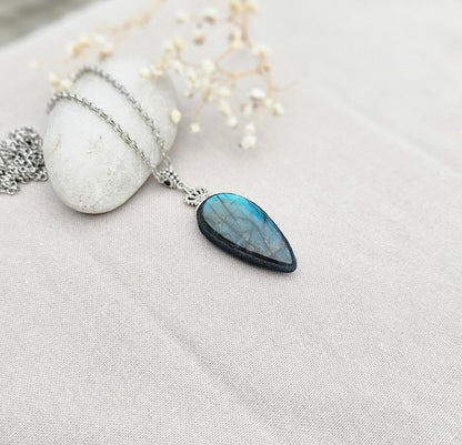 Labradorite pendant, polymer clay frame, heart detail, silver color chain