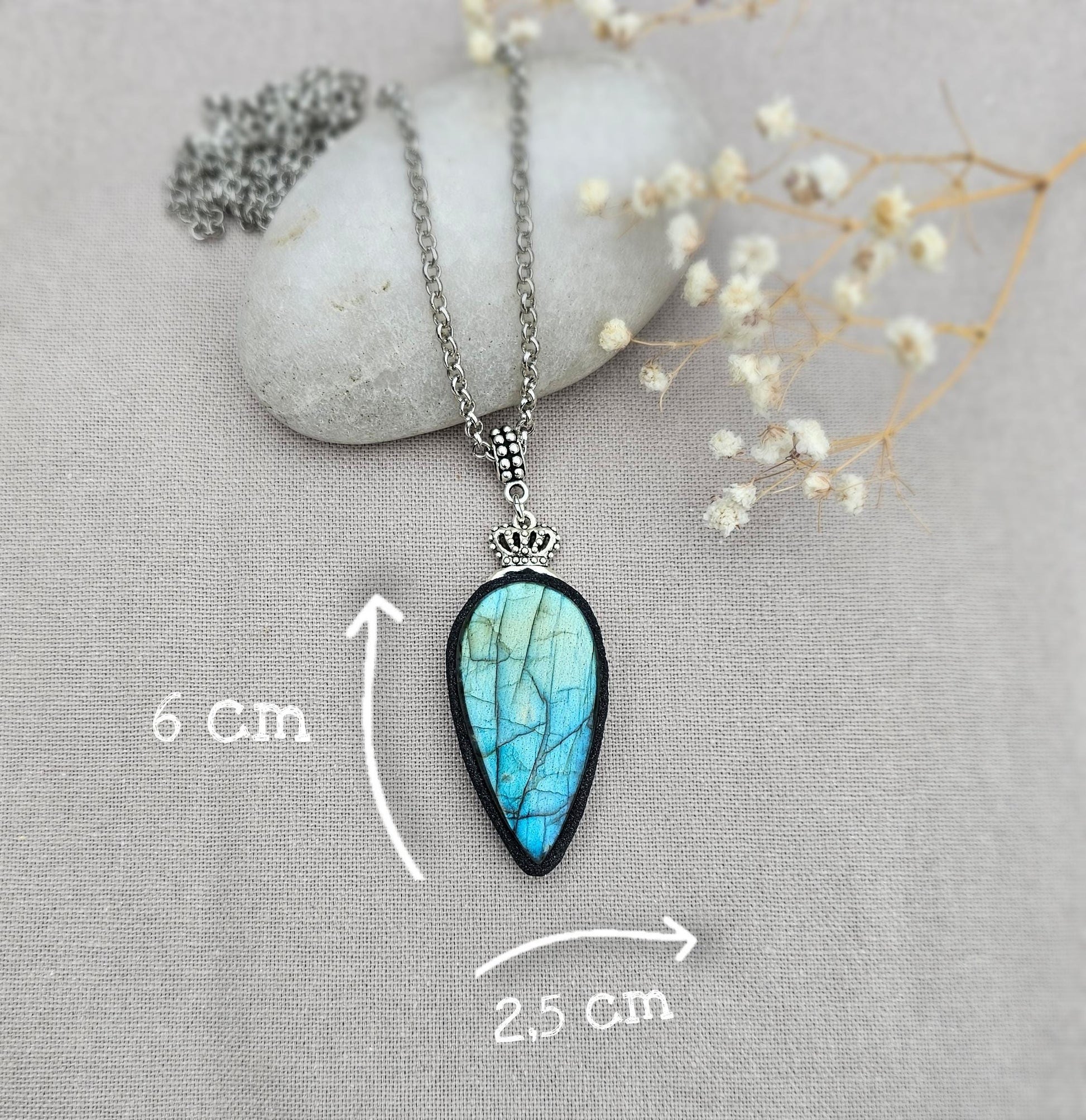 Labradorite pendant, polymer clay frame, heart detail, silver color chain