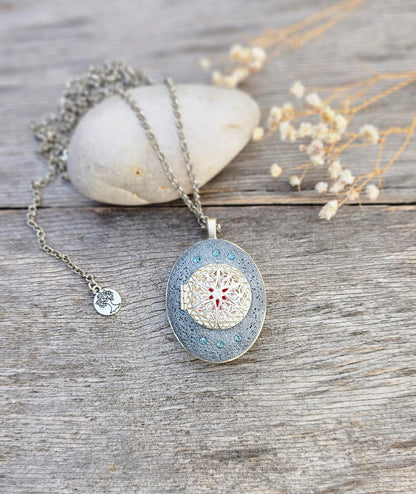 Labradorite Pendant, Handcrafted Necklace, Mystical Jewelry, Astrology Accessory, Protection Amulet, Spiritual Necklace, Gemstone Jewelry, Unique Labradorite, Healing Crystals, Artisan Pendant, Custom Jewelry, Gift for Her, Magic Stone Necklace.