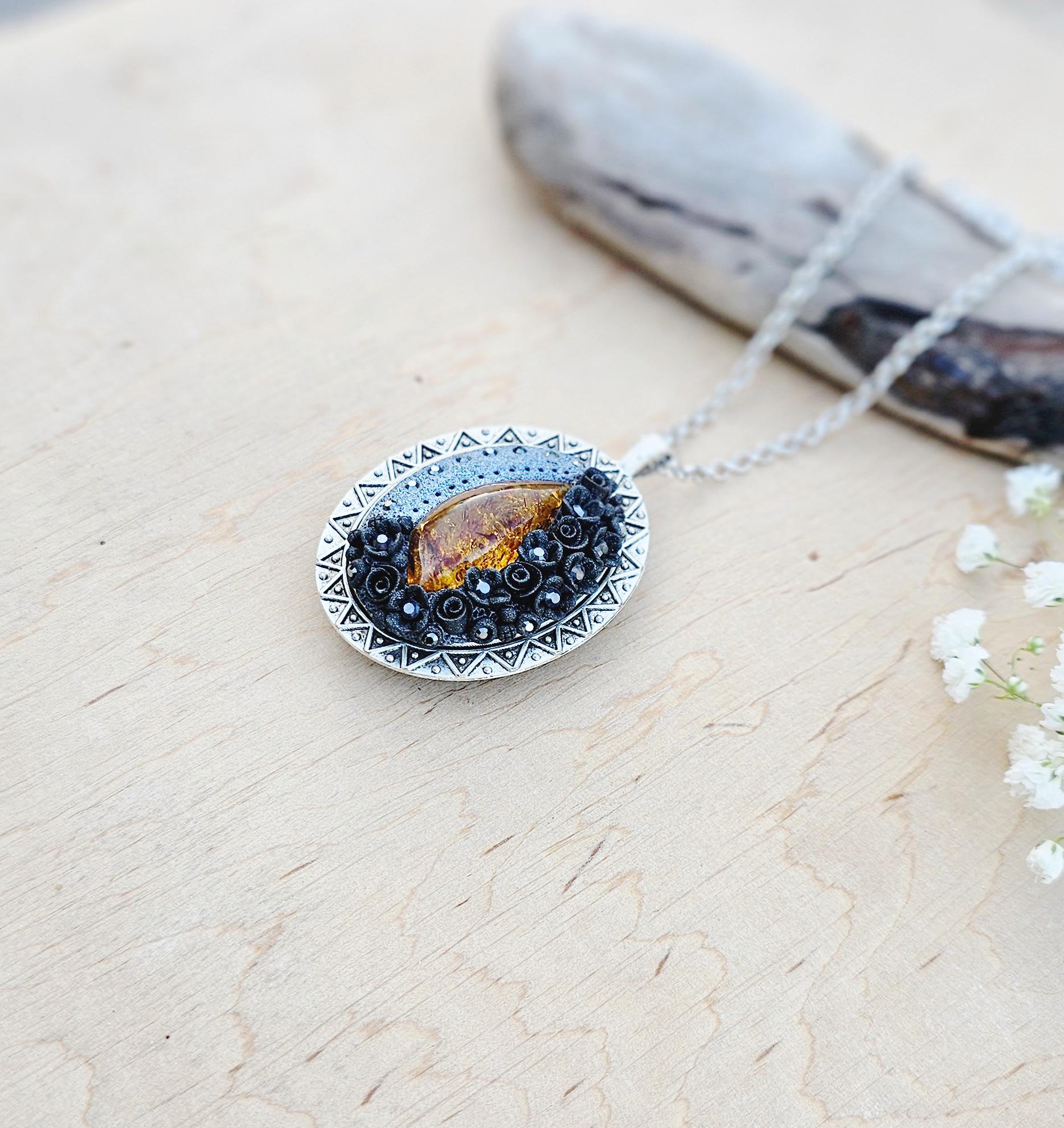 Pendant locket with amber, handmade flowers from polymer clay. On the other side, there is a locket with a heart that opens, inside which you can put a photo or a scent. A great gift for a loved one, or for yourself as a protective amulet.