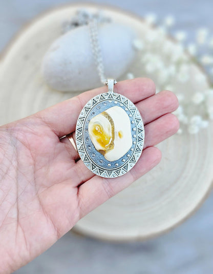 Pendant locket with amber, handmade flowers from polymer clay. On the other side, there is a locket with a heart that opens, inside which you can put a photo or a scent. A great gift for a loved one, or for yourself as a protective amulet.