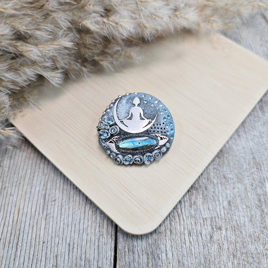 Handmade brooch with labradorite and yoga goddess design, crafted from polymer clay and stainless steel – mystical and spiritual jewelry.