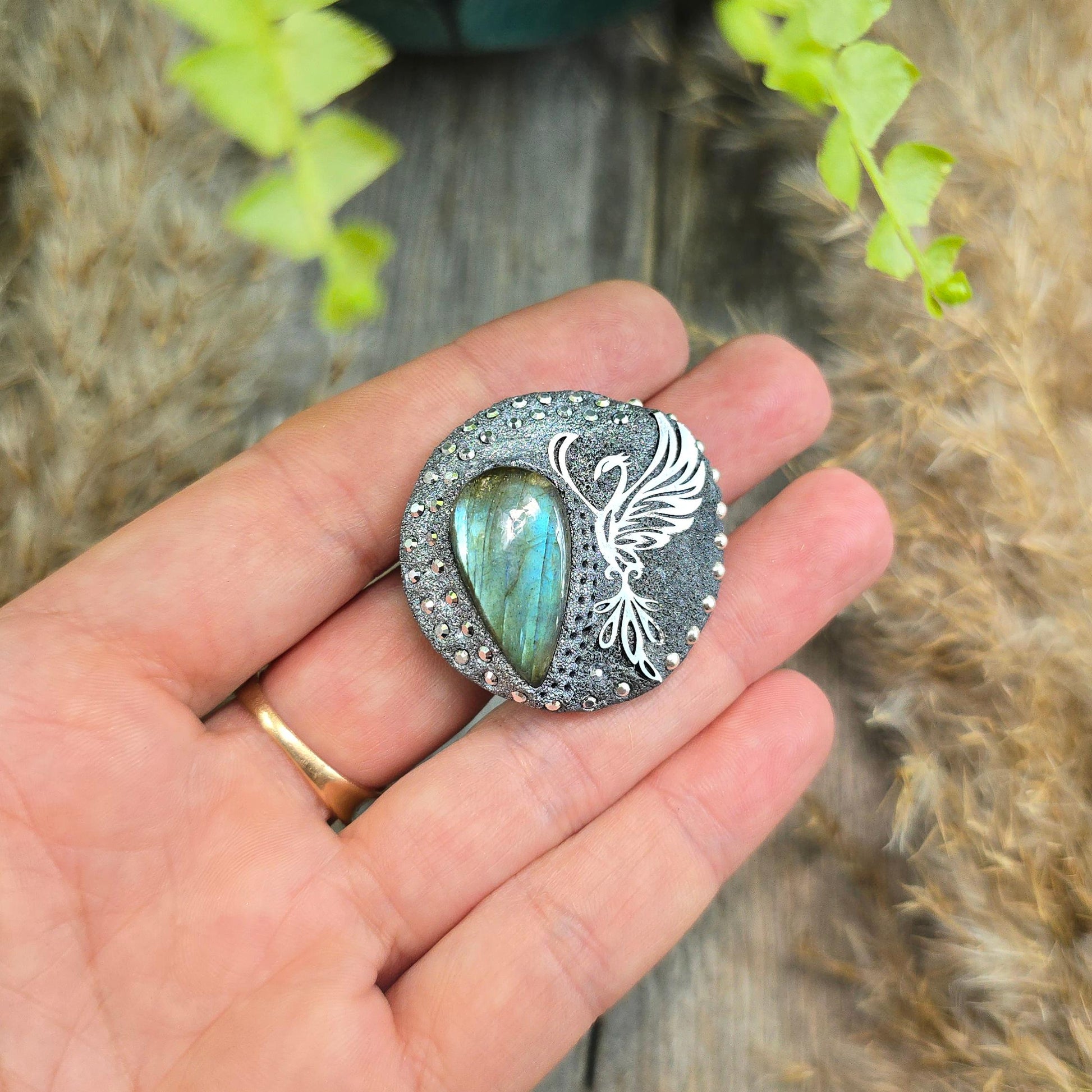 Handmade phoenix brooch with natural labradorite – crafted from polymer clay and stainless steel. Unique mystical jewelry symbolizing rebirth and transformation.