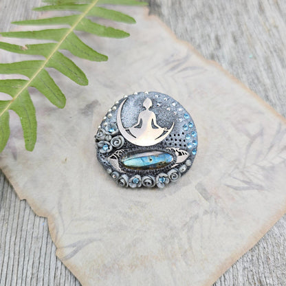 Handmade brooch with labradorite and yoga goddess design, crafted from polymer clay and stainless steel – mystical and spiritual jewelry.